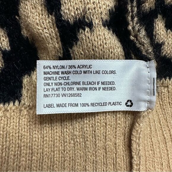 Ava & Viv Leopard Print Fuzzy V-neck Pull Over Sweater - Picture 12 of 13